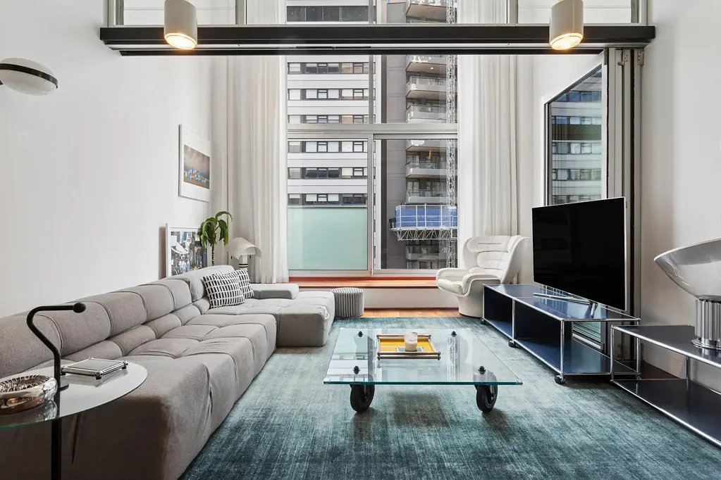 EXCEPTIONALLY SPACIOUS LOFT IN THE ICONIC PORTICO