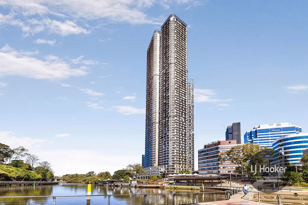 Parramatta 2房 Meriton精筑奢邸 河景城市天际线 开放式设计 设计师厨房 渡轮码头近便 多重度假设施 Luxury living in the heart of Parramatta