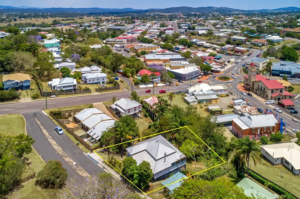 Gympie 3બેડરૂમ Dual Living Queenslander in Prime CBD Location - High Yield Investment Opportunity