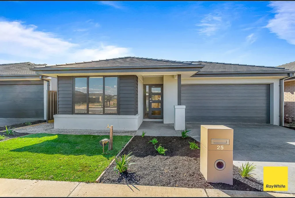 Modern Family Living in Popular Huntly