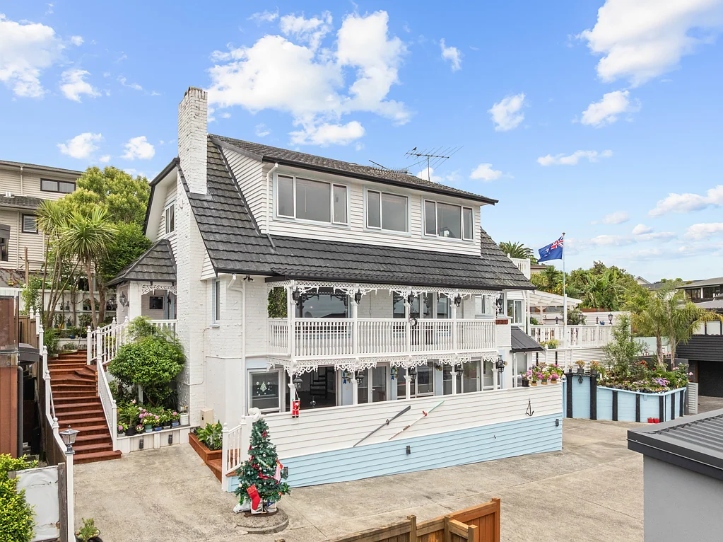 Castor Bay 6部屋 Prestigious Castor Bay Home - Sea Views