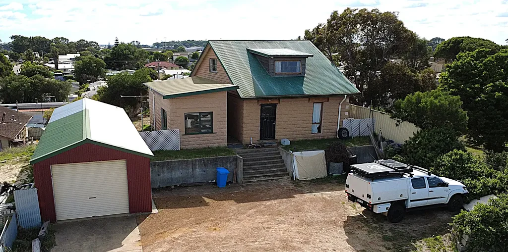 Esperance 3 Bedroom Rustic Charmer in the Heart of Town