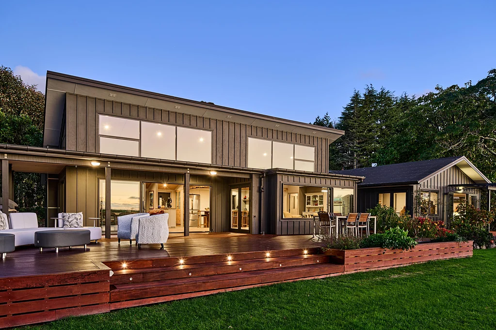 Otaki 5房  Modern Country Estate with Income Potential