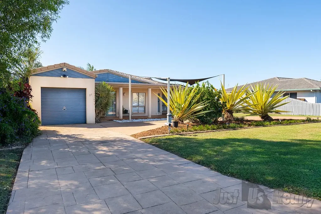 Avoca 3房  Elevated Elegance with Poolside Living in Avoca