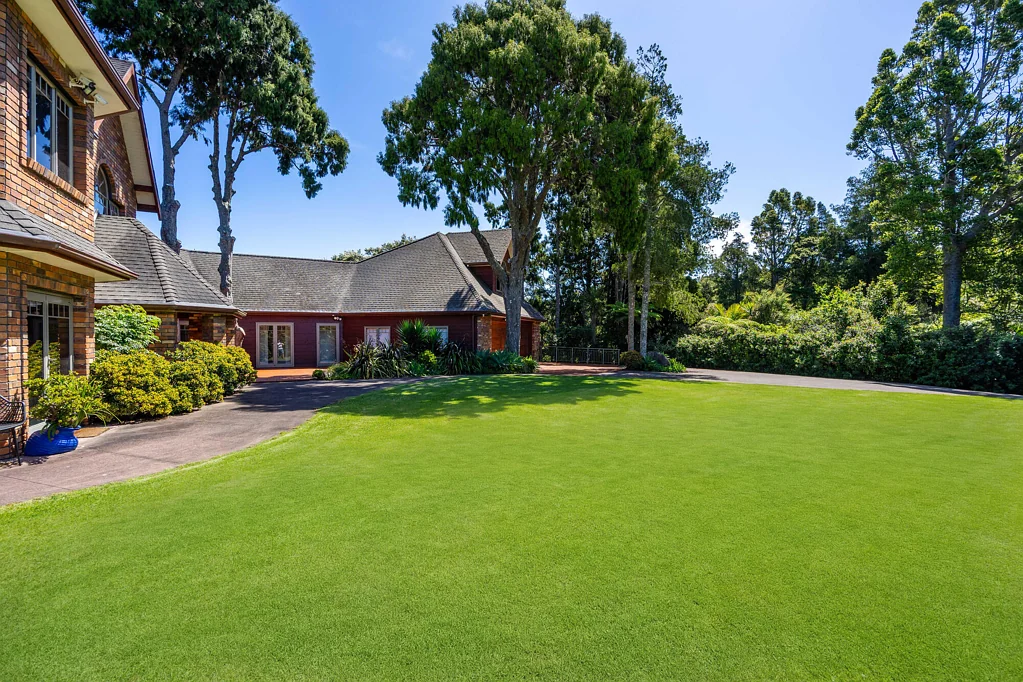 Wainui 6房 多代同堂理想庄园！2.468公顷地块，私密奢华+卓越品质+永恒审美，即买即享收益！ Exceptional Value - Luxury Estate