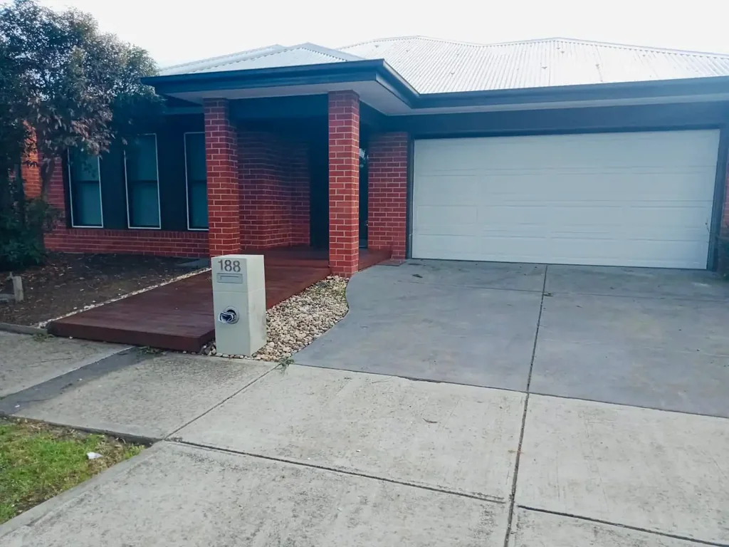 Four Bedroom Home walking distance to the Doreen Shopping Precinct