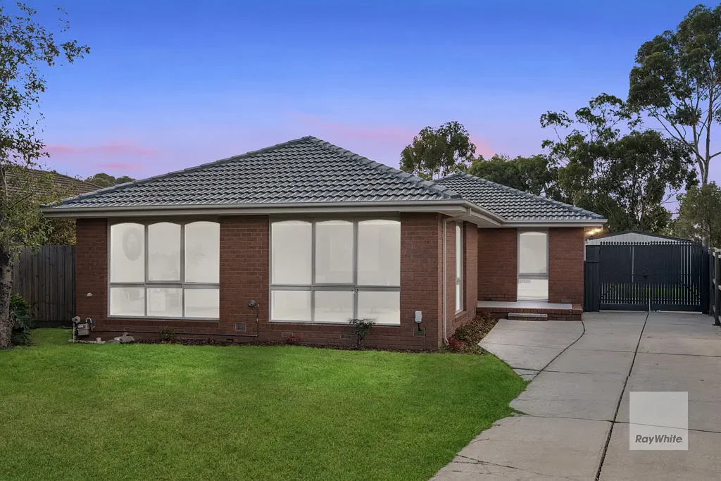 Keilor Downs 4房 Keilor Plains近站 四卧带主卫 宽敞客厅 多功能房 四车车库 大花园 1,147m2 land! Development potential