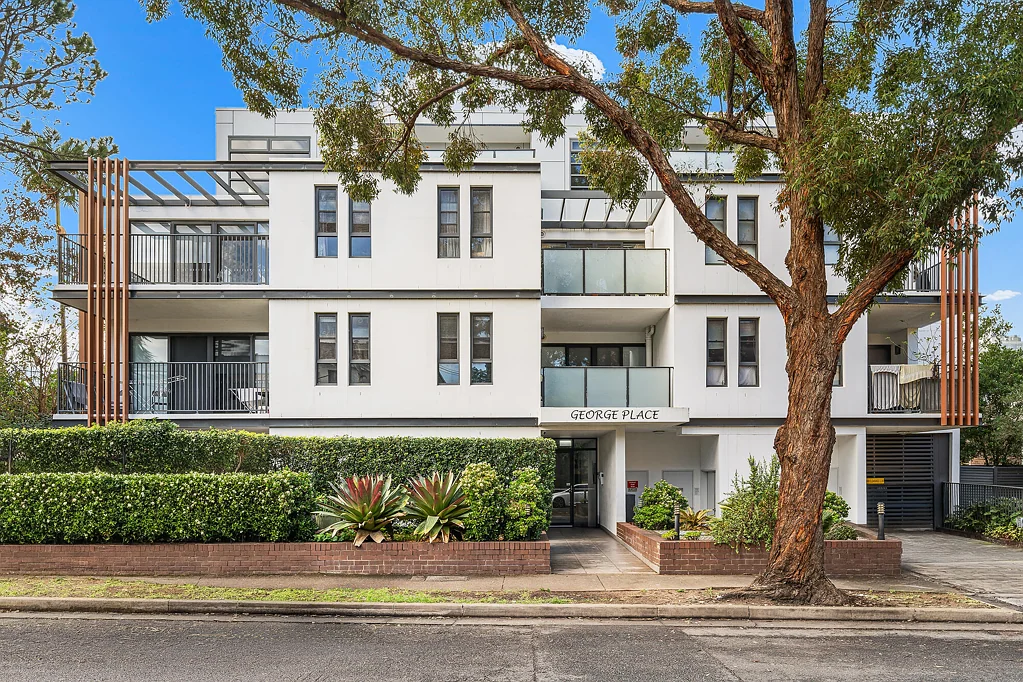 Burwood 2 Slaapkamer Walk to Station and shops, Spacious North Facing apartment