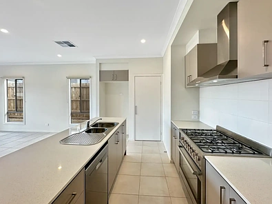 93 Crowlands Circuit, Eynesbury, VIC 3338, 4 Bedrooms, 2 Bathrooms, House