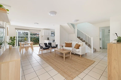 Gladesville 4 Slaapkamer Contemporary garden townhouse with sun-lit outdoor living