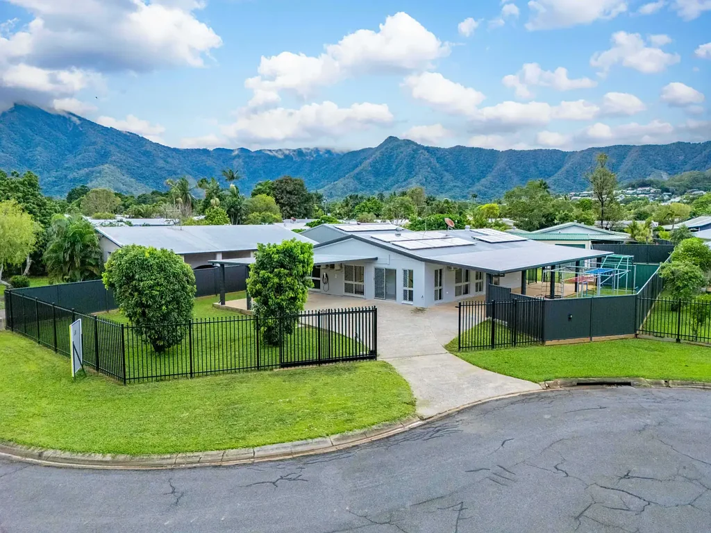 Spacious Family Living in a Quiet Bentley Park Cul-de-Sac