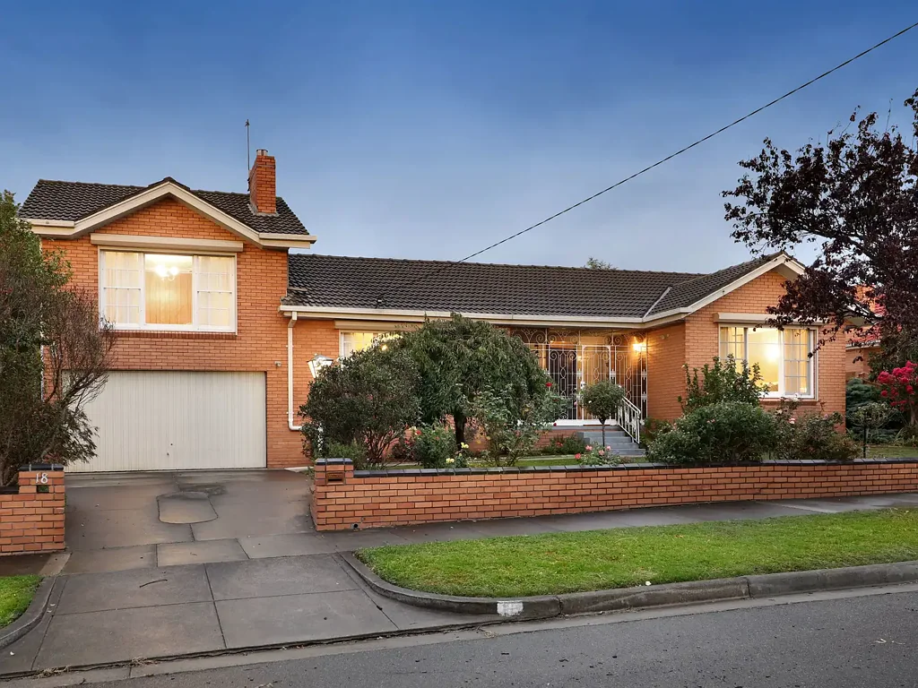 Spacious Family Home in Prime Bentleigh East Location!