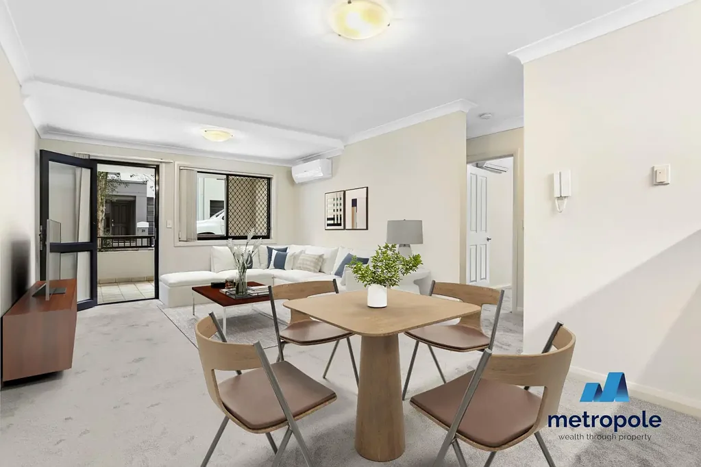 LARGE STYLISH APARTMENT WITH 2 SPLIT SYSTEMS, COMMUNAL GYM AND POOL