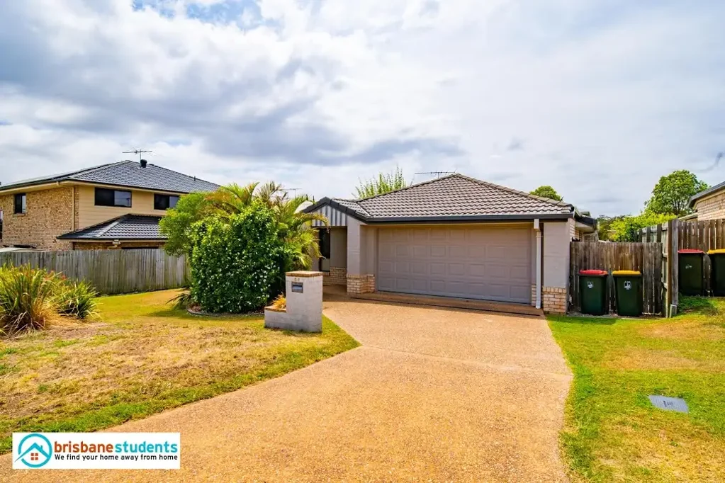 PERFECT SHARE ACCOMMODATION LOCATED IN THE HEART OF HEATHWOOD!