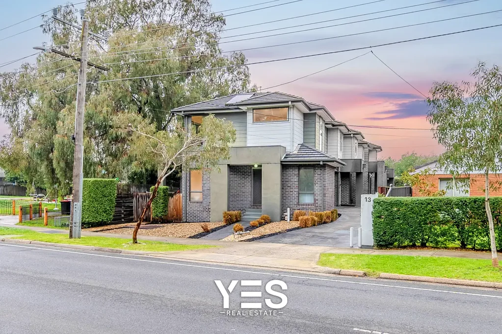Pascoe Vale 2房 黄金地段联排 2卧宽敞设计 开放式起居区 毗邻高尔夫俱乐部 便捷社区生活 优质学校步行可达 周边购物餐饮丰富 低维护舒适居所 PERFECT FIRST HOME OPPORTUNITY OR A SMART INVESTMENT