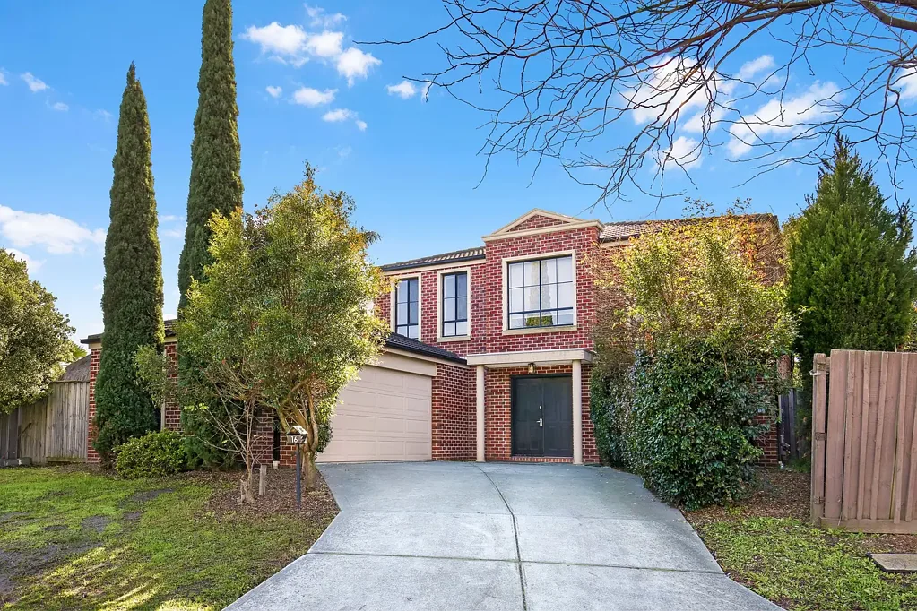 Luxurious Double-Story Gem, Perfect Family Living!