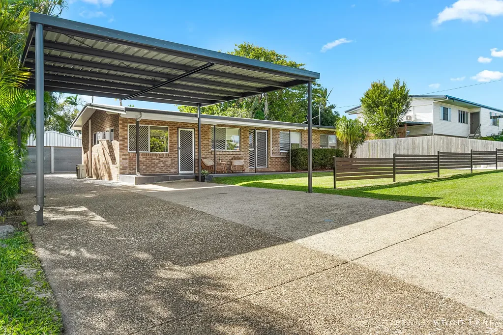 Beaconsfield 4Habitaciones Under Contract - Settlement Pending