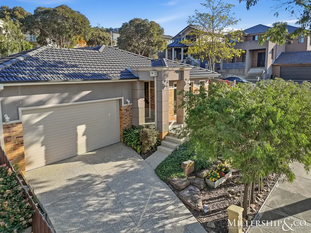 South Morang 3房 Mazzei建造 现代生活 精良装修 开放式布局 宽敞卧室 剧院室 高天花板 全屋木地板 全年舒适 娱乐空间 双车库 房车存储 Beautifully designed home in the heart of Mill Park Lakes.