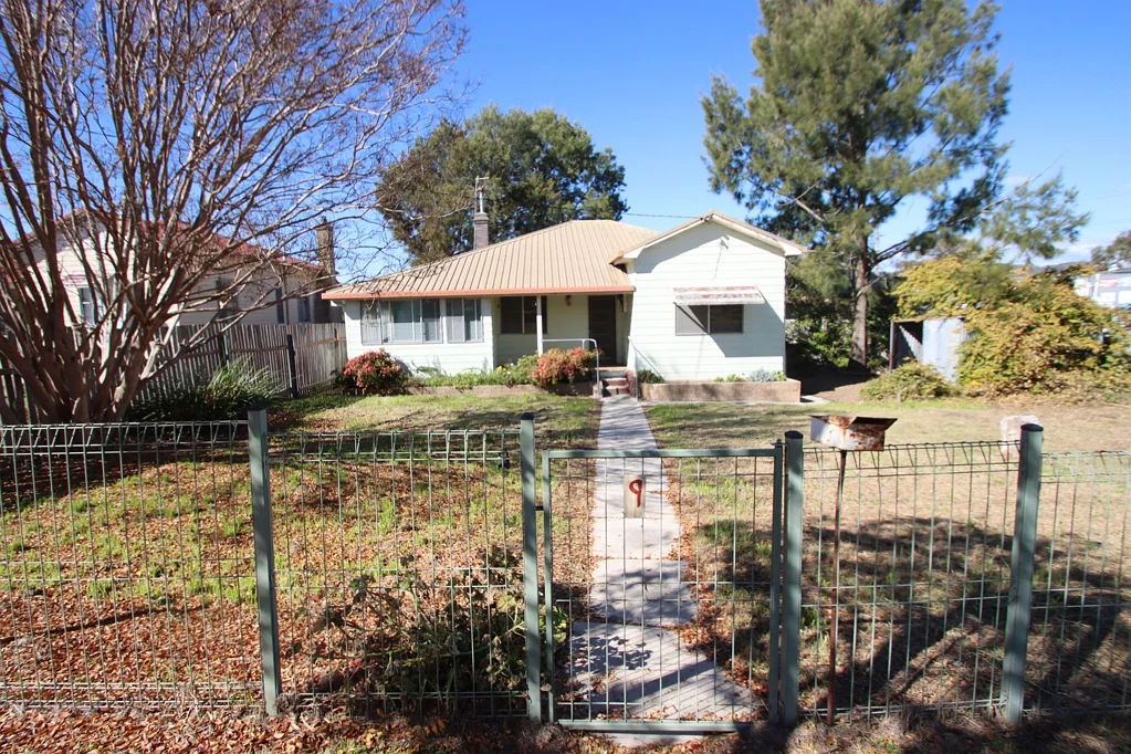 8 Railway Avenue, Tenterfield, NSW 2372