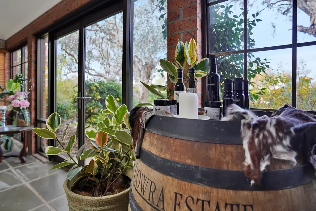 Cowra 33YR EST QUARRY RESTURANT + FAMILY HOME + RESTURANT / OR SECOND HOME ON 3.18ACRES*! IDEAL RENTAL OPPORTUNITY
