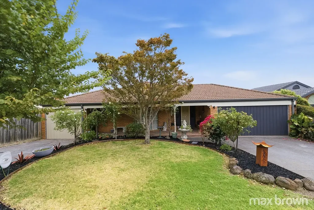 12 Greenbank Drive, Mooroolbark, VIC 3138