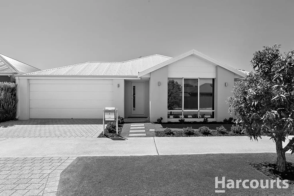 5 Medway Road, Lakelands, WA 6180