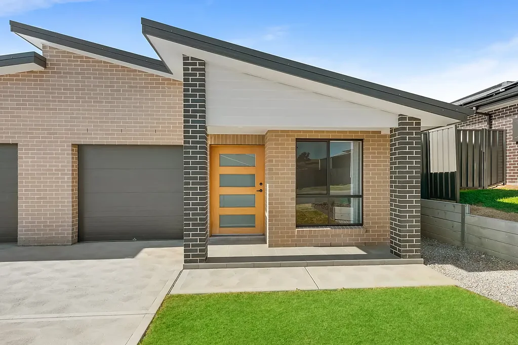 Stylish Townhouse Just Minutes from CBD