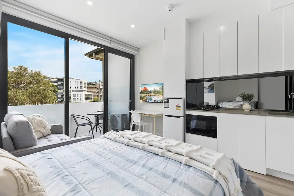 Furnished Studio Apartment - UTILITIES INCLUDED