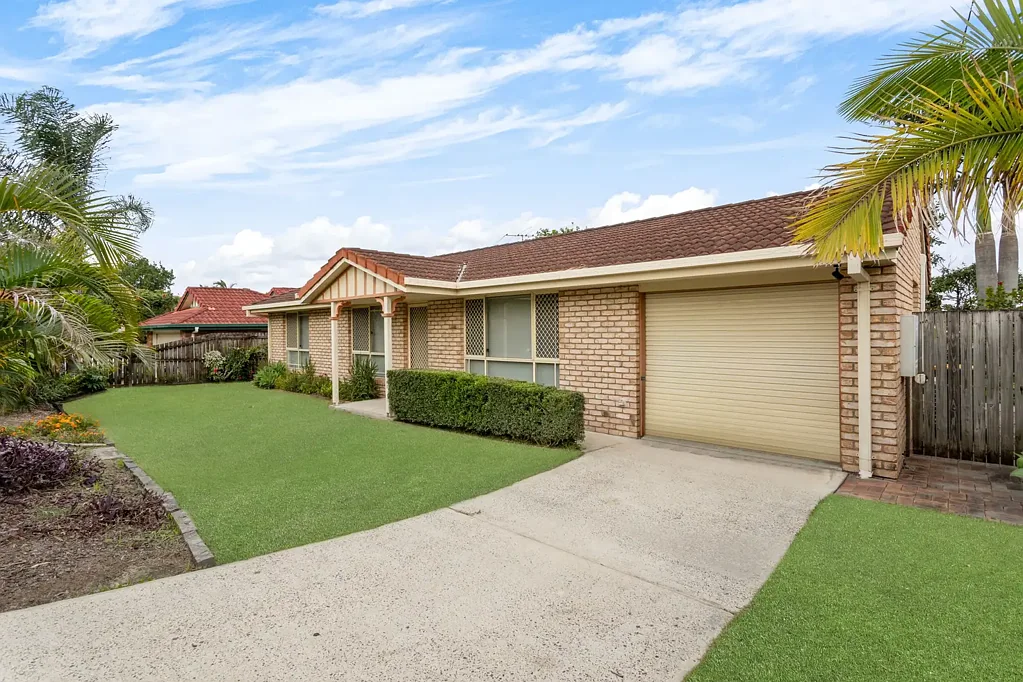 Modern Comfort & Outdoor Lifestyle in Leafy Moreton Downs