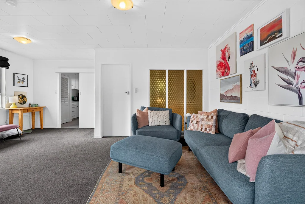 Paparangi 2房  8 Cyril Way - Your First Step or Smart Next Move