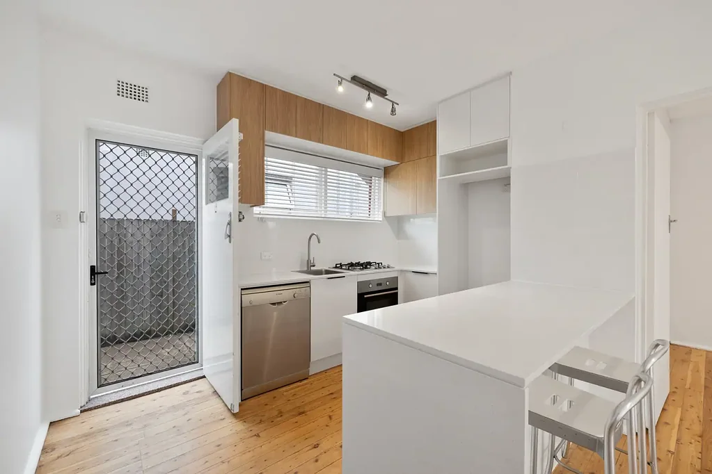 Manly 1Moenga Best Value Renovated One Bedroom Apartment in Manly