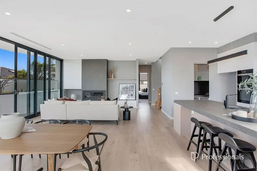 Secure Beach Road Family Entertainer