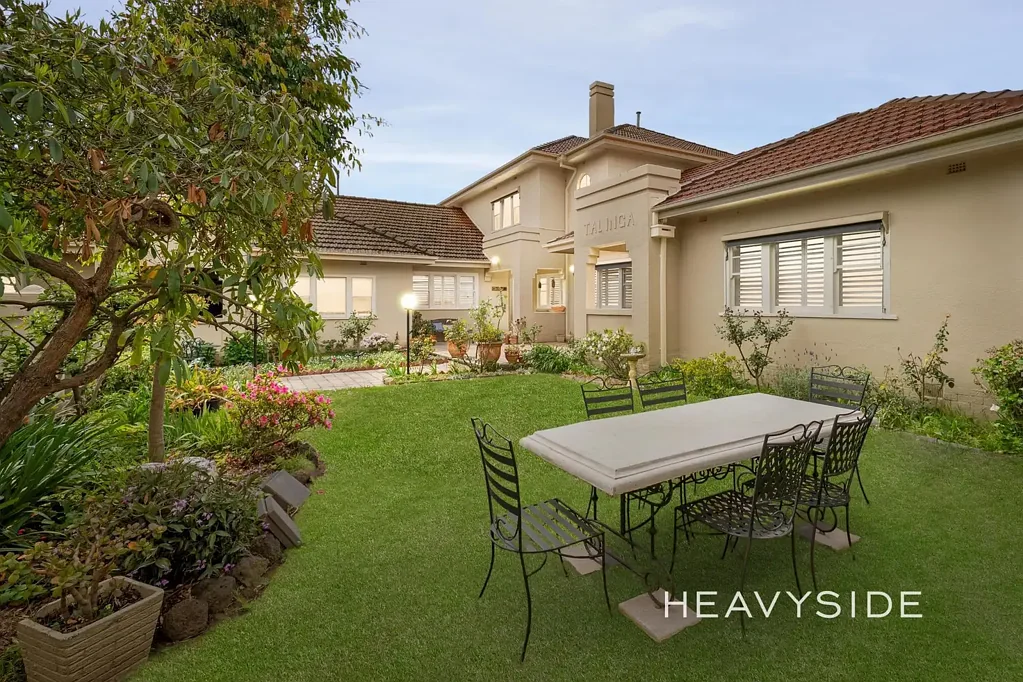 Camberwell 2ਬੈੱਡਰੂਮ SELLING PRIOR TO AUCTION - Get your offer in before 5pm Monday 10/11