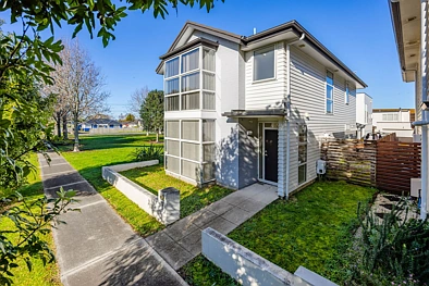 13 Phar Lap Crescent, Takanini, Papakura, 5 Bedrooms, 3 Bathrooms, Townhouse