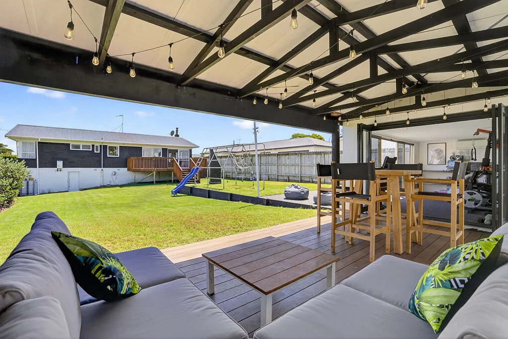 Waiuku 3ਬੈੱਡਰੂਮ Freshly Renovated - Move-In Ready on 827sqm (MOL)