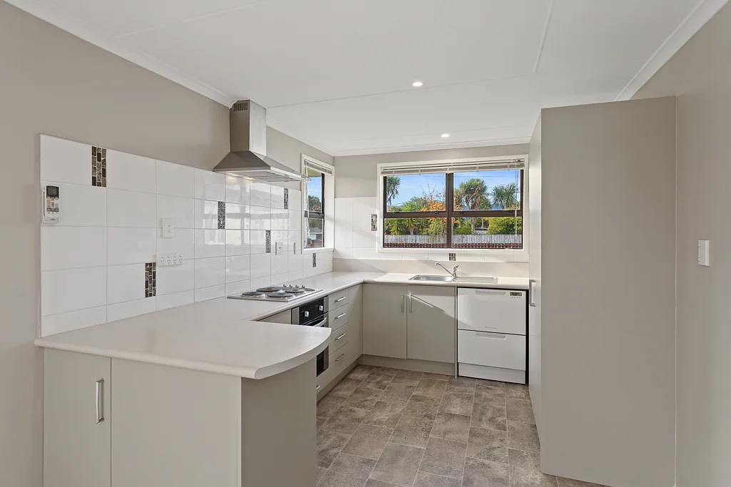 Otaki 3 Bedroom TIDY, SUNNY, CENTRAL!