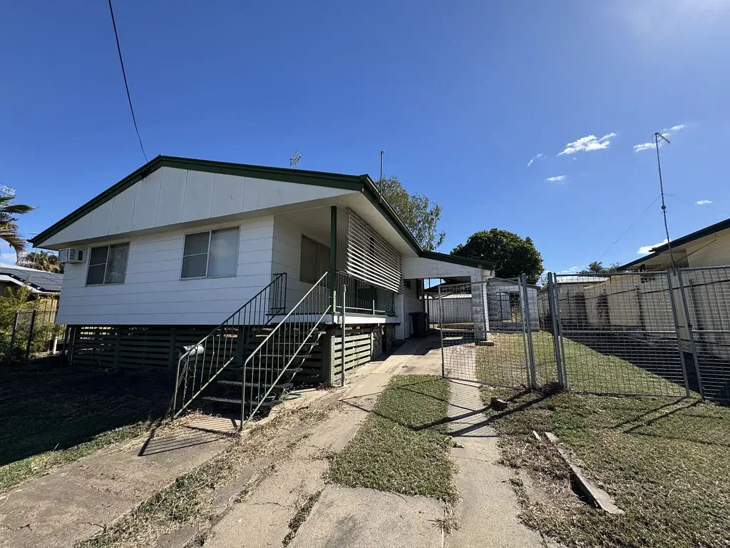 Moura 3Zimmer Charming Family Home with Outdoor Entertaining & Extra Storage
