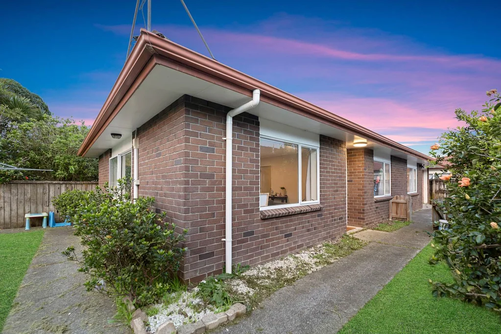 Mangere Bridge 3 Bedroom Brick & Tile Kiwi Classic!