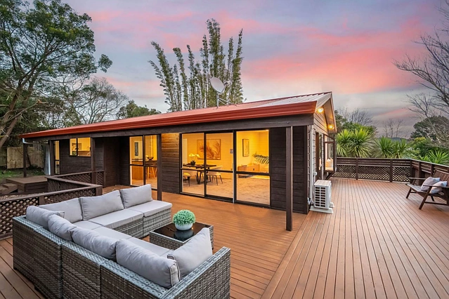 10 Outlook Road, Greenhithe, North Shore City