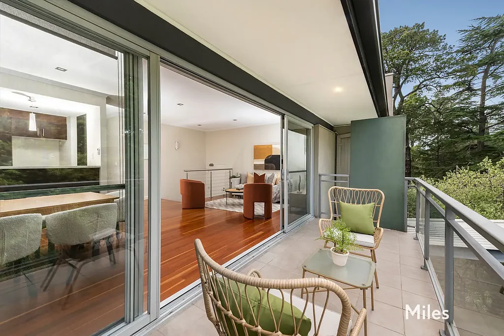 Heidelberg 3 Bedroom Substantial, Stylish & Serene On The Park