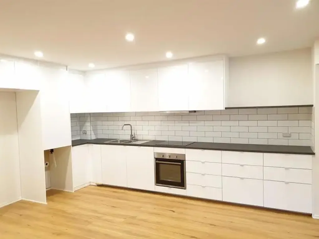 SPACIOUS 2-BEDROOM APARTMENT WITH EXPANSIVE WRAP AROUND PATIO