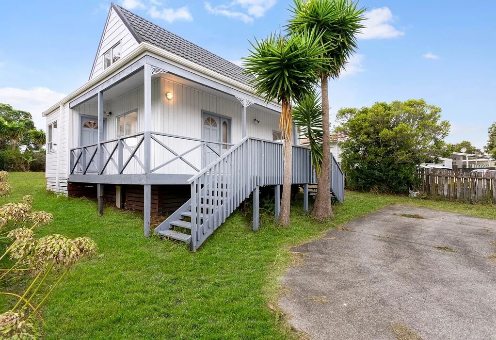 +++ AVAILABLE NOW +++ Charming 3-Bedroom Home ...