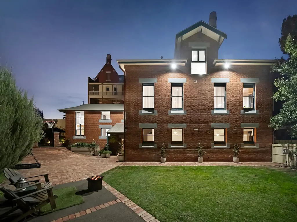 Kennington 5 Bedroom Exquisite living in exclusive St Aidans Park