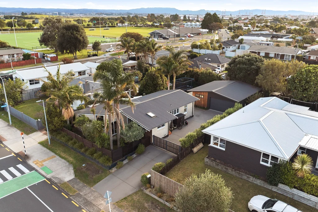 Mount Maunganui 4房  Central Mount Living with Dual Accommodation