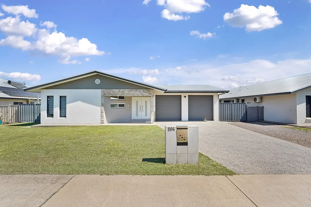 Johnston 3 Bedroom Stylish Family Home with Space, Comfort & Prime Location
