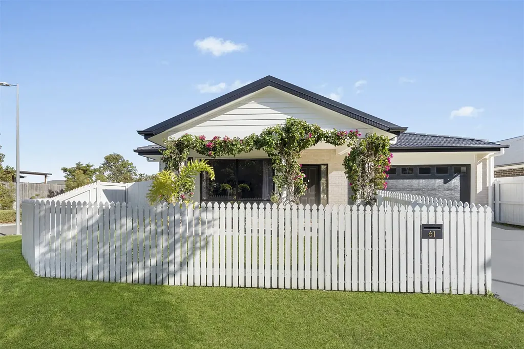 Yarrabilba 4Moenga CHARMING FAMILY RESIDENCE ON 503M2 CORNER BLOCK