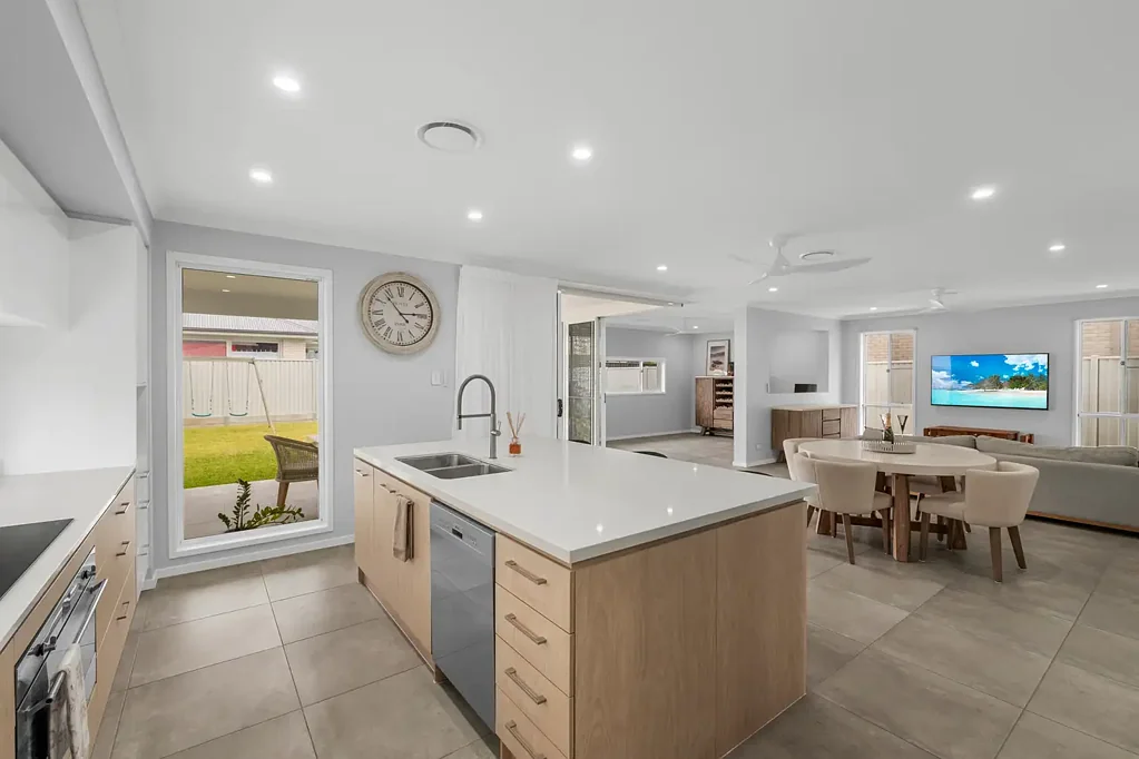 Palmview 5ਬੈੱਡਰੂਮ Hamptons-Inspired Family Retreat with Parkland Views & Ultimate Outdoor Living