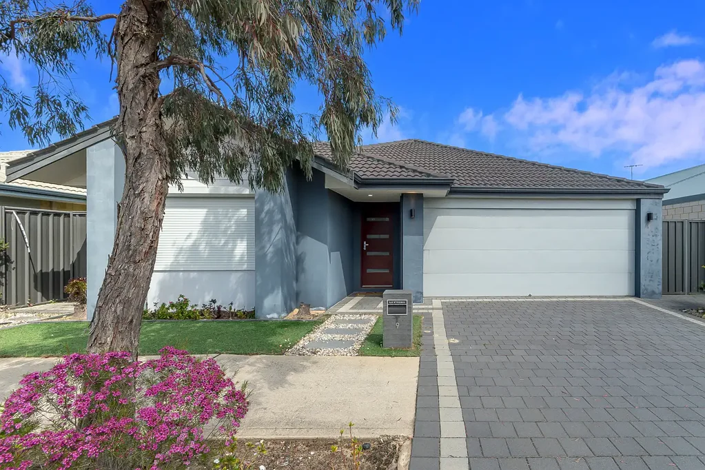 9 Charnwood Grove, Hilbert, WA 6112