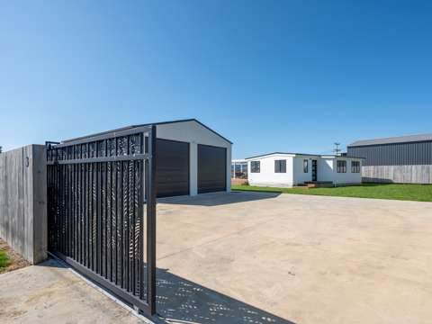 Mangakino 3房  A Great Lock & Leave with Boat Shed