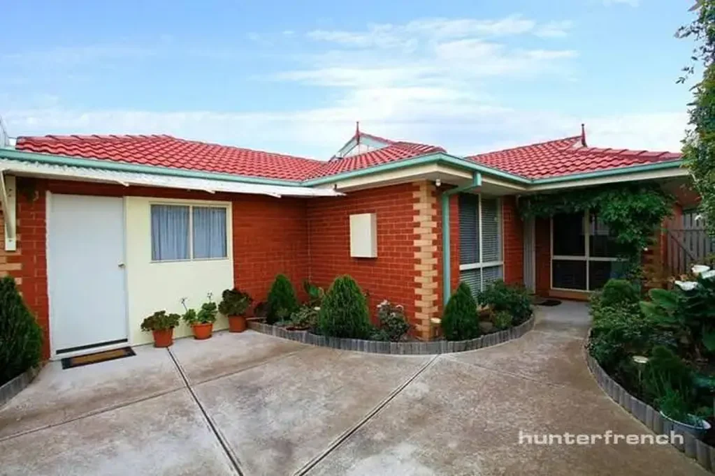 SPACIOUS REAR UNIT IN QUIET COURT